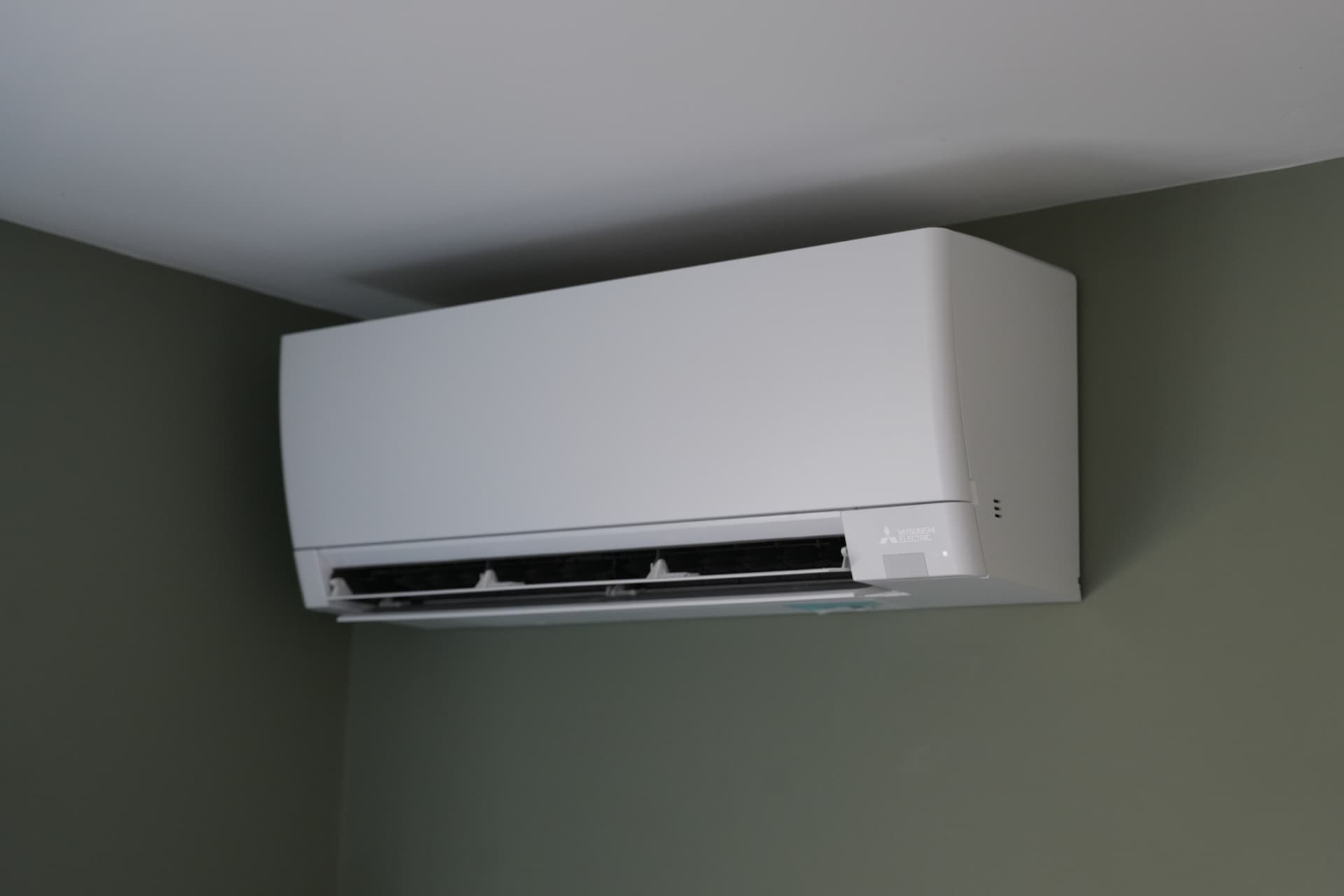Mitsubishi Electric indoor unit installed in a Youth Talk counselling room
